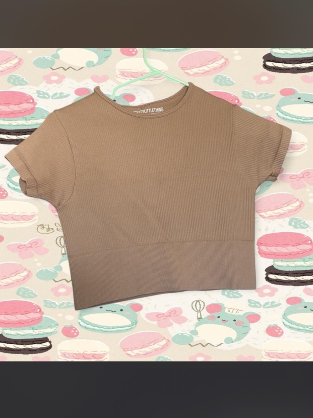 PrettyLittleThing Ribbed Crop Top in Taupe Brown